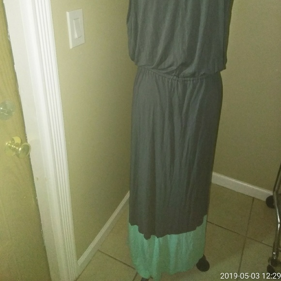 Dress - Picture 4 of 4